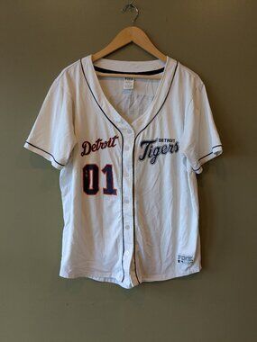 PINK Victoria's Secret Detroit Tigers MLB White Baseball Tee Jersey Button Large